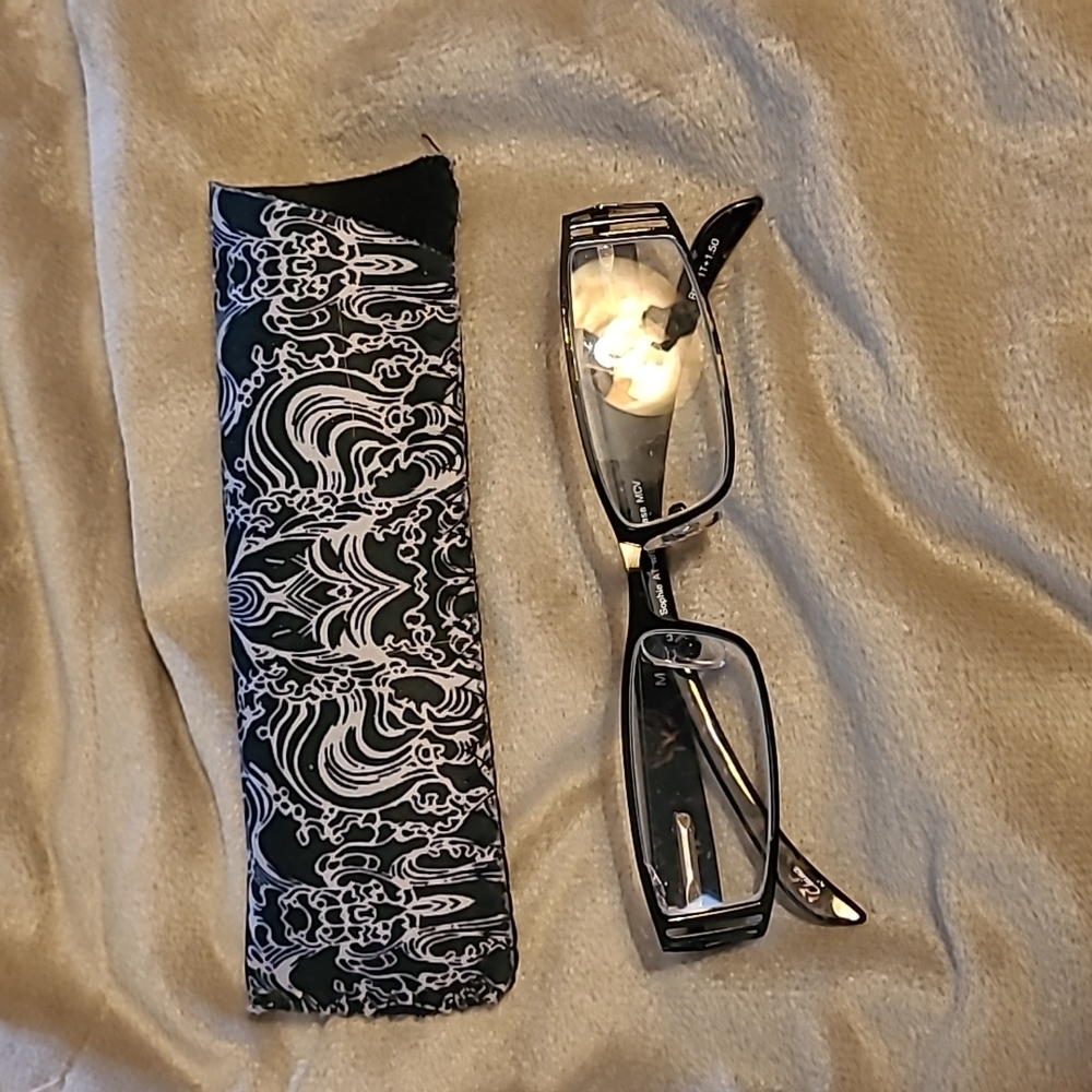 Eye glasses readers with case